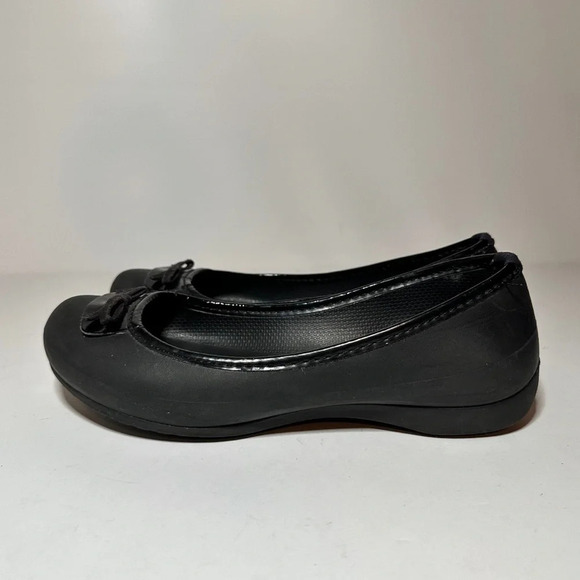 Crocs Women's Black Slip On Flat Loafers Size 7 (265 Box 30) - Picture 1 of 9